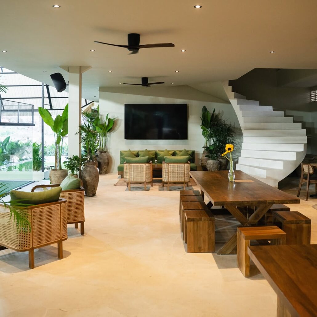 A space designed for connection, relaxation and community. Whether it’s recharging after a match